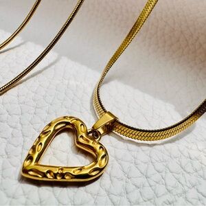 Open Heart 18k Gold Necklace